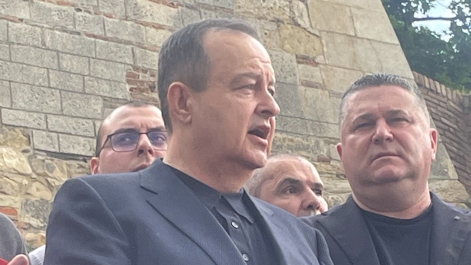 Protiv revizije istorije